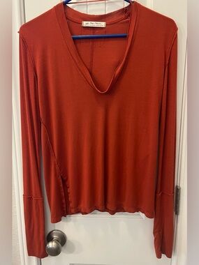 We The Free People Rust V-Neck Long Sleeve Top Lightweight Thumb Holes